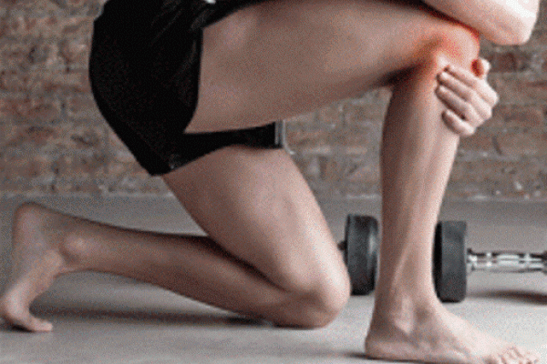 Газировка отрицательно влияет на суставы коленей у мужчин