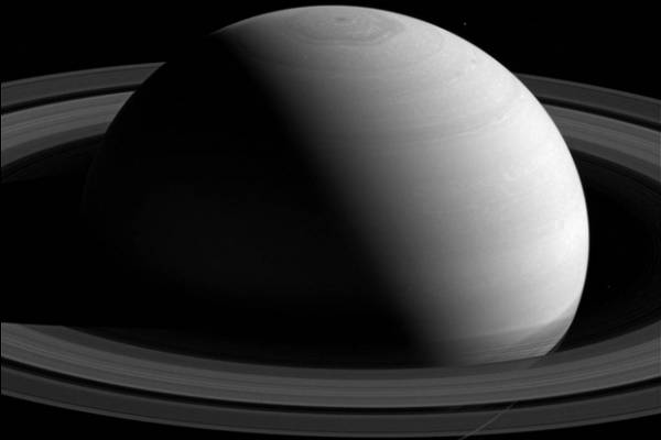 Cтанция Cassini сфотографировала Сатурн и его кольца