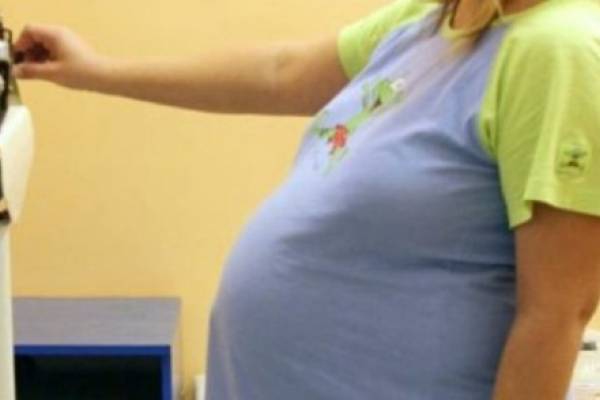 Риск осложнений во время беременности снижает идеальный вес