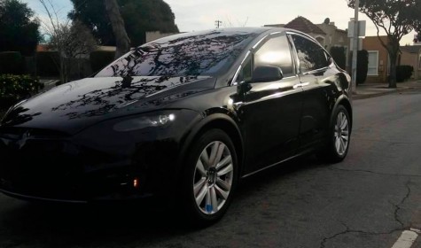 В сети появились фото кроссовера Tesla без камуфляжа