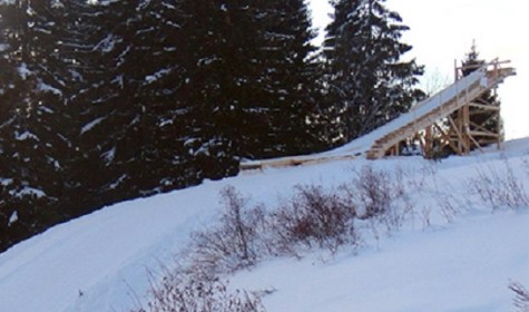 Кировчанин соорудил 20-метровый трамплин для прыжков на лыжах