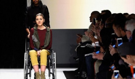 В Нью-Йорке вышли на подиум модели в инвалидных креслах и мужчина-ампутант