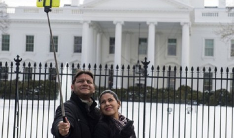 Вашингтонские музеи запретили использование палок для селфи