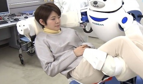 Японцы выпустили робота-медведя для транспортировки пожилых людей