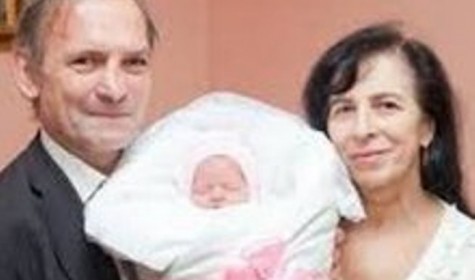 60-летняя пенсионерка из Москвы родила дочь
