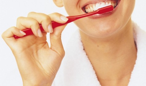 Перечислены ошибки, которые мы допускаем при чистке зубов
