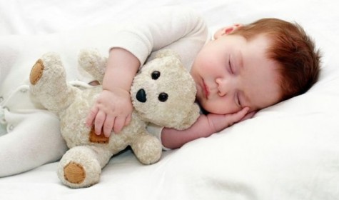 Оказалось, что польза дневного сна для ребенка не доказана