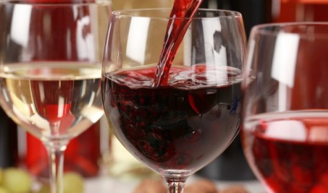 Выяснилось, как может навредить здоровью вино в больших дозах