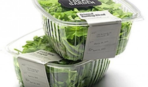 Эксперты призывают промывать упакованные салаты перед употреблением