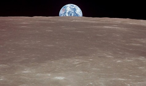 Стало известно о консервации древнейших следов земной жизни на Луне
