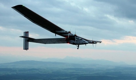 Впервые в кругосветный полет отправился самолет на солнечных батареях