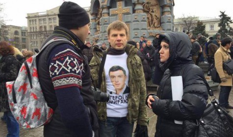 На траурном шествии в память о Немцове в центре Москвы задержали депутата Верховной Рады
