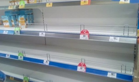 Продуктовая паника в Украине: люди сметают товары с полок супермаркетов
