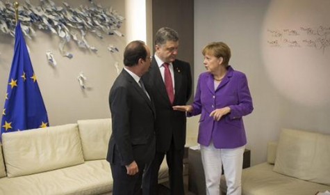 Меркель, Олланд и Порошенко озабочены сложившейся ситуацией вокруг Дебальцево