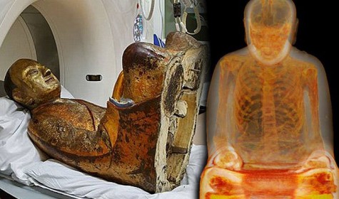 Тысячелетнюю мумию монаха обнаружили в древней статуе Будды