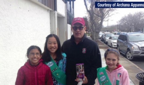 Том Хэнкс решил помочь девочкам-скаутам продавать печенье